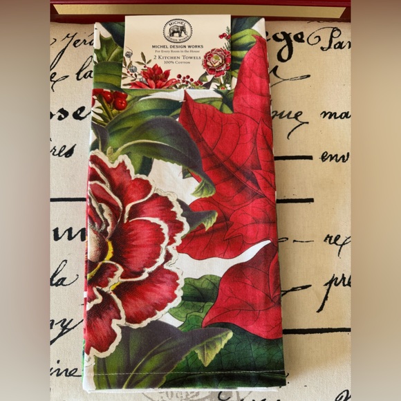 Michel Design Works Kitchen Towels~ Christmas Bouquet Set of 2 100% Cotton NEW - Picture 1 of 4